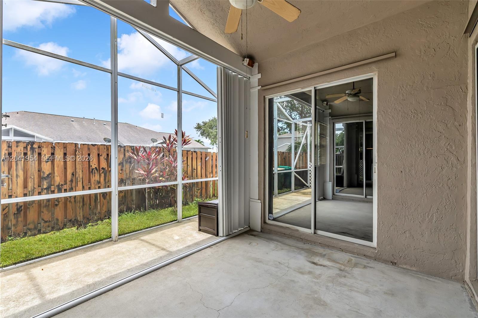 5823 Plum Harbor Cir