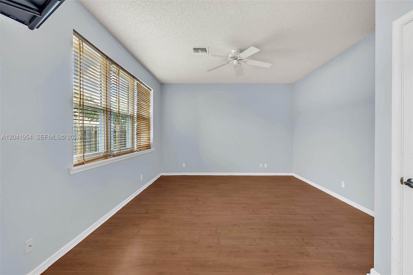 5823 Plum Harbor Cir