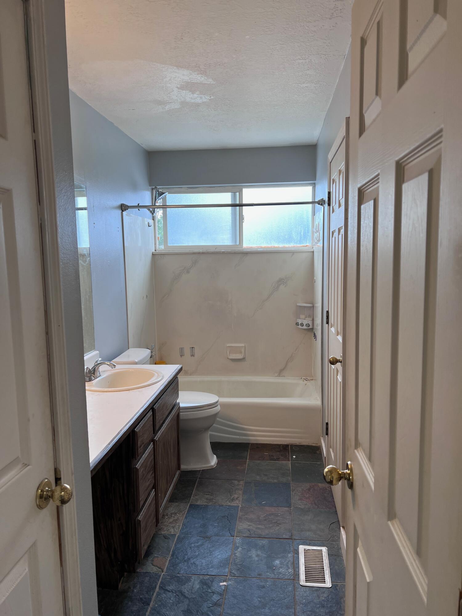 5553 W Sunbury Place