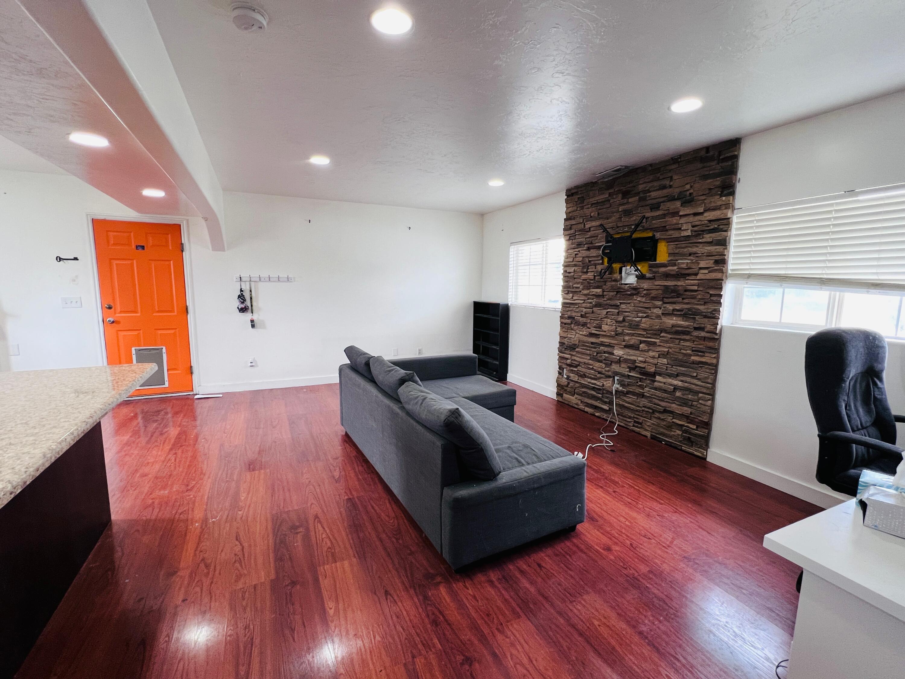 5553 W Sunbury Place