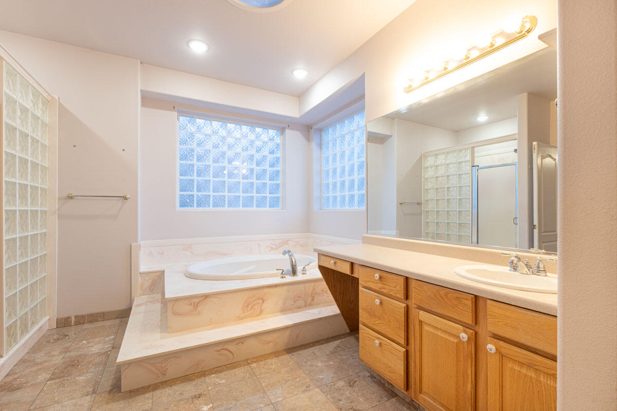 1794 S Cross Hollow DR