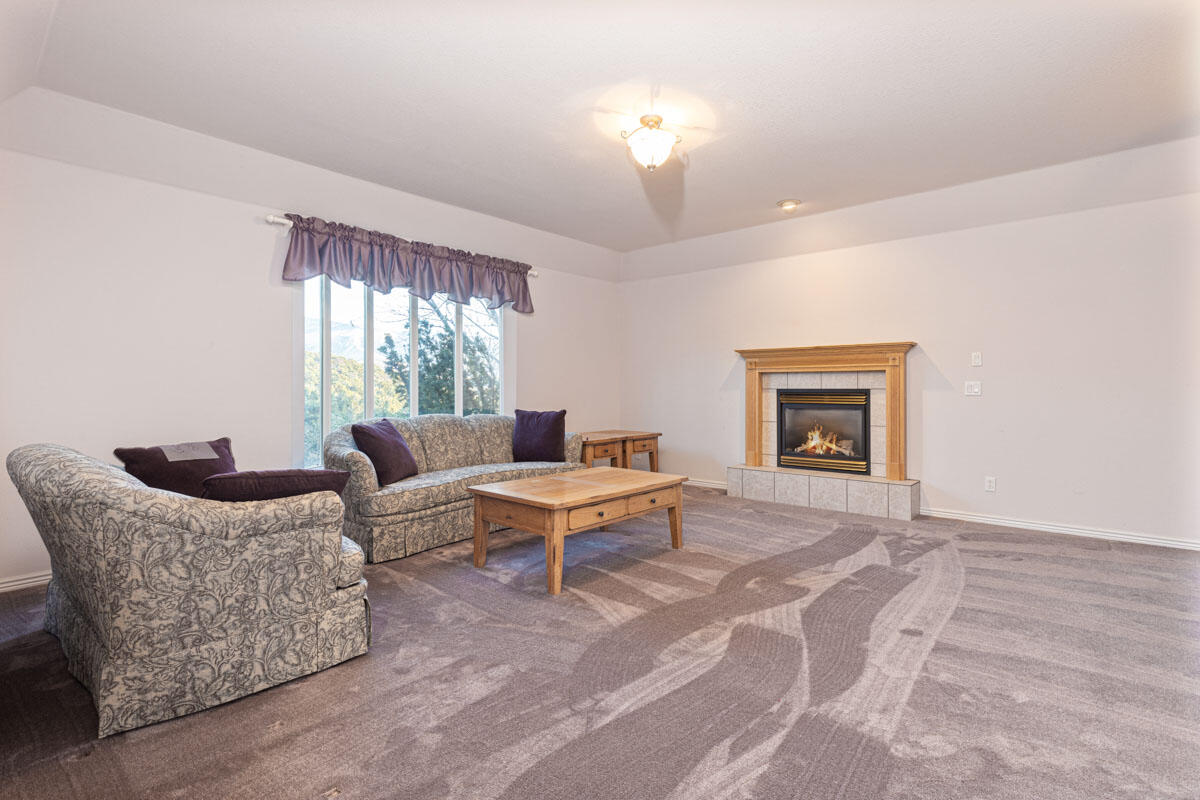 1794 S Cross Hollow DR