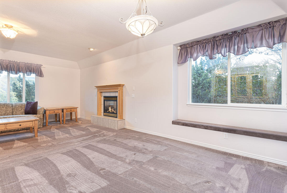 1794 S Cross Hollow DR