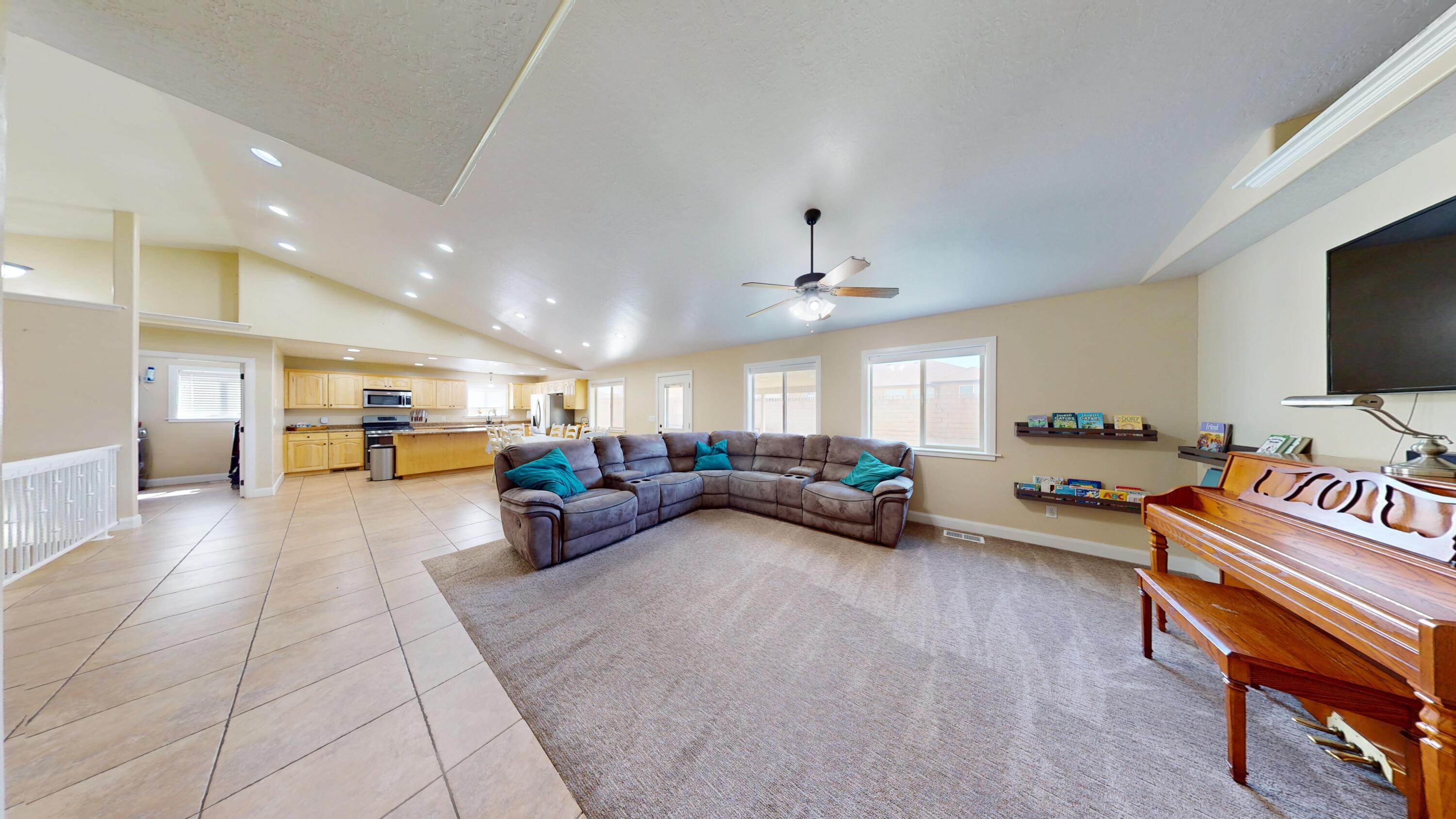 111 W 2925 N, CIR CIR