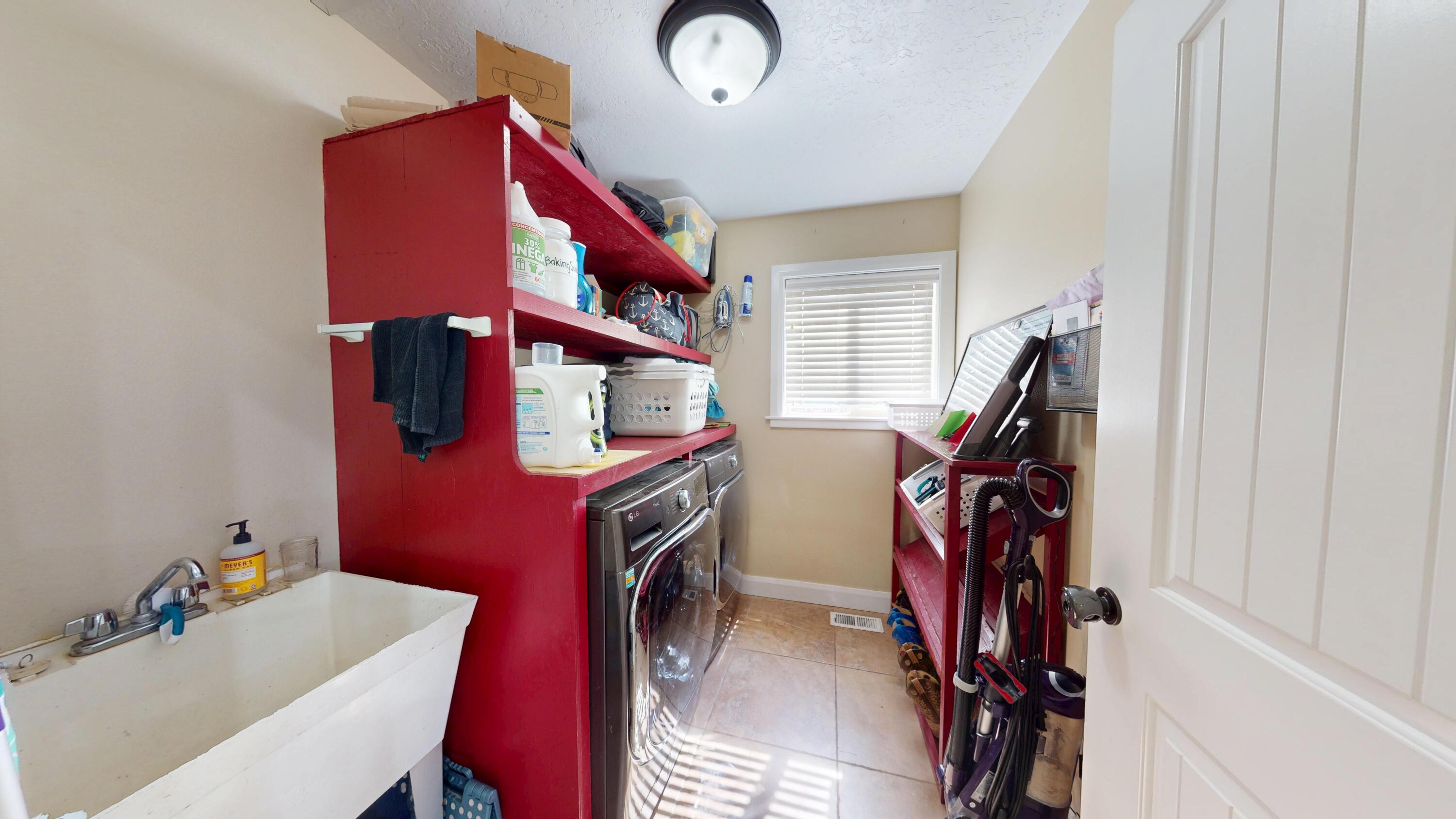 111 W 2925 N, CIR CIR