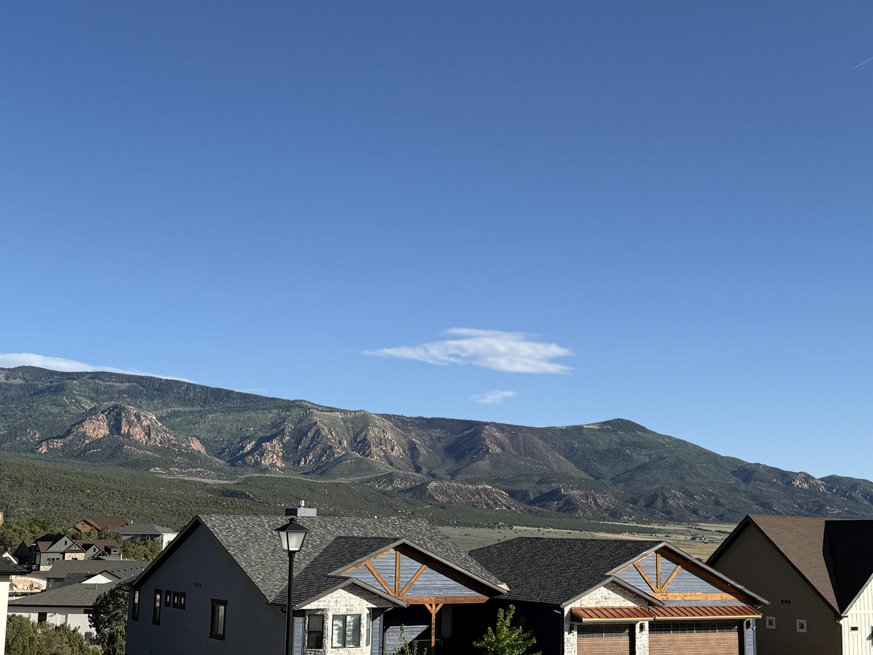 2842 W Rock Ridge RD