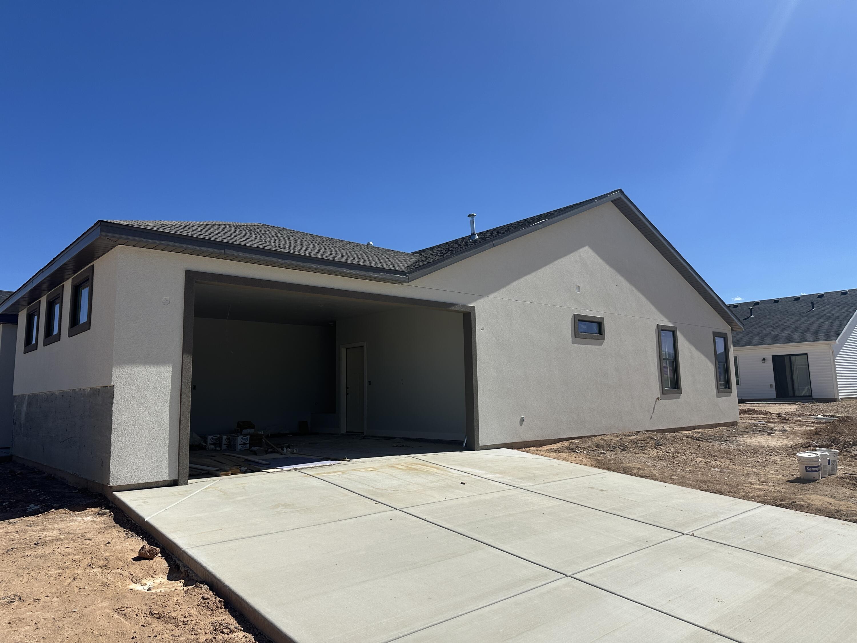 1126 N Yucca (3325 W) ST