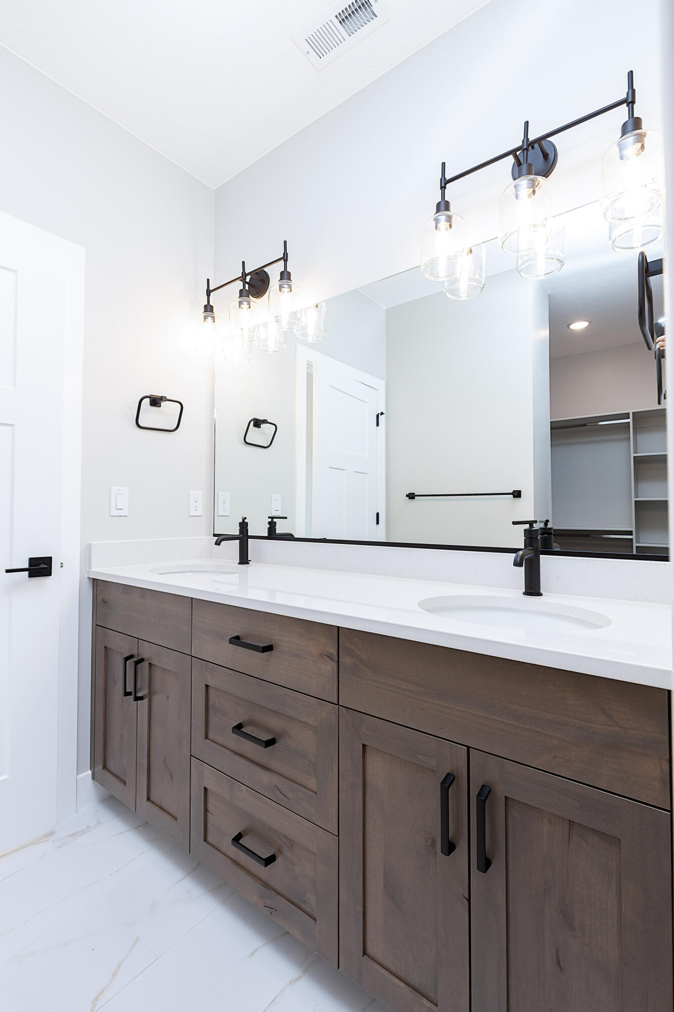 1126 N Yucca (3325 W) ST