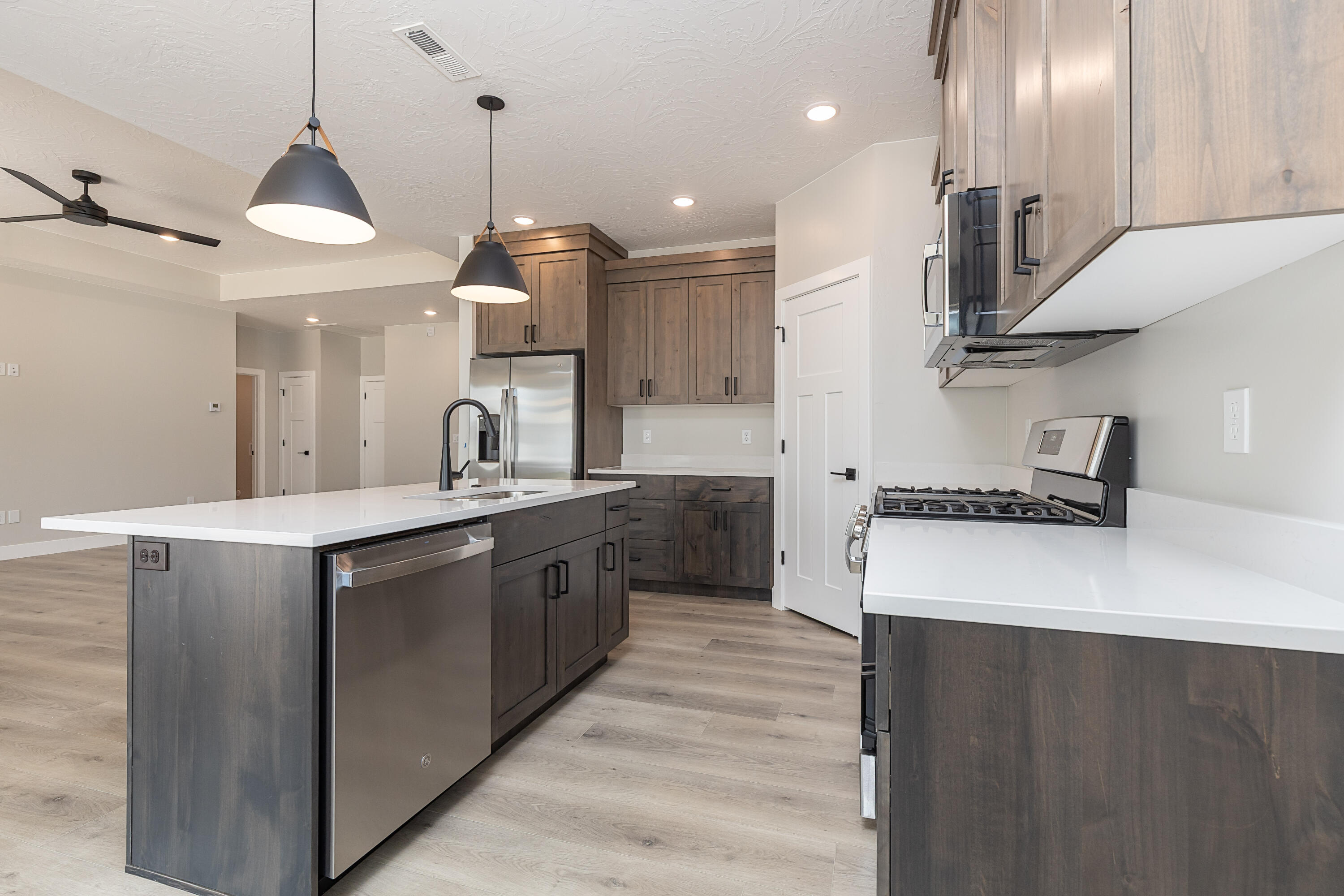 1126 N Yucca (3325 W) ST