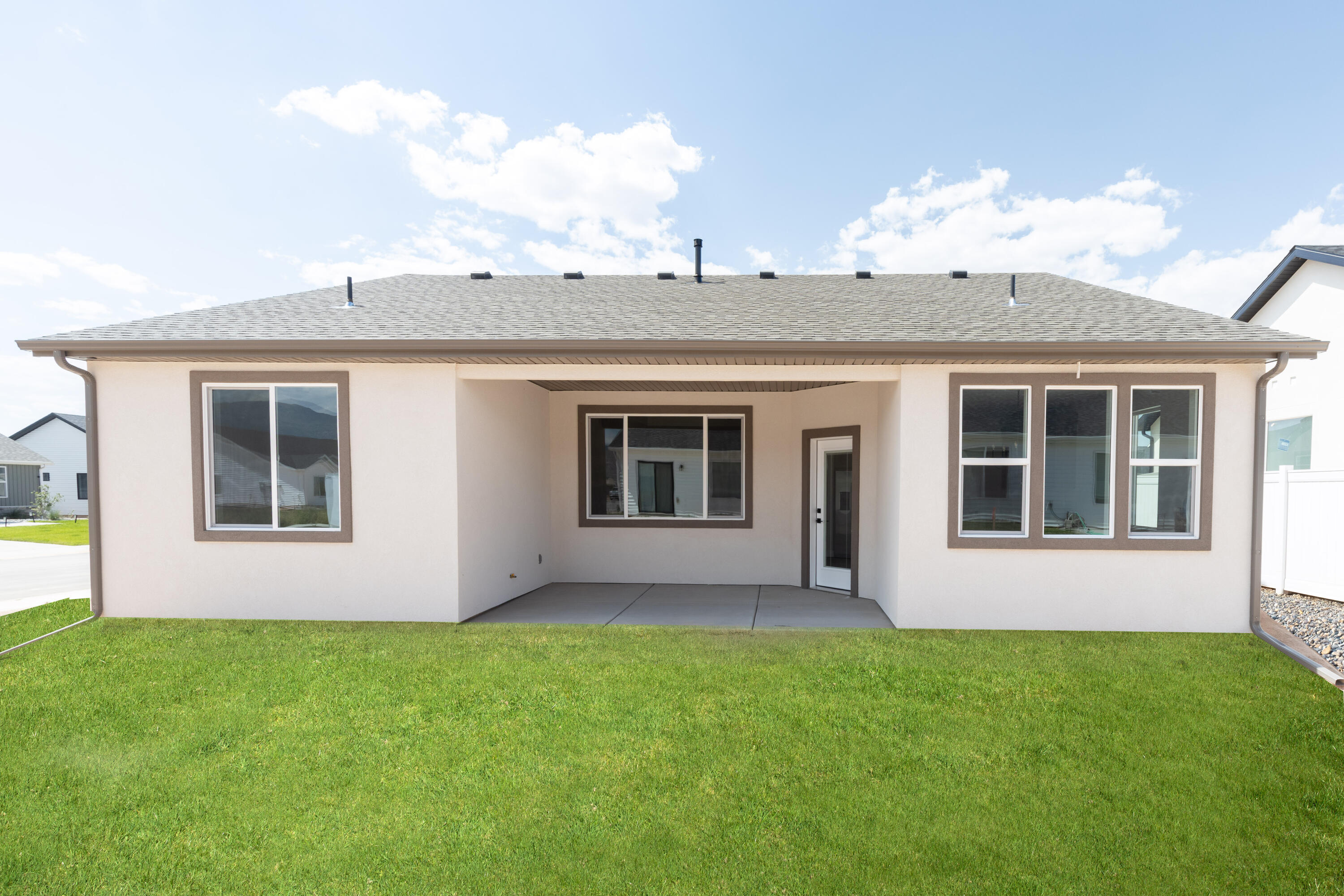 1126 N Yucca (3325 W) ST