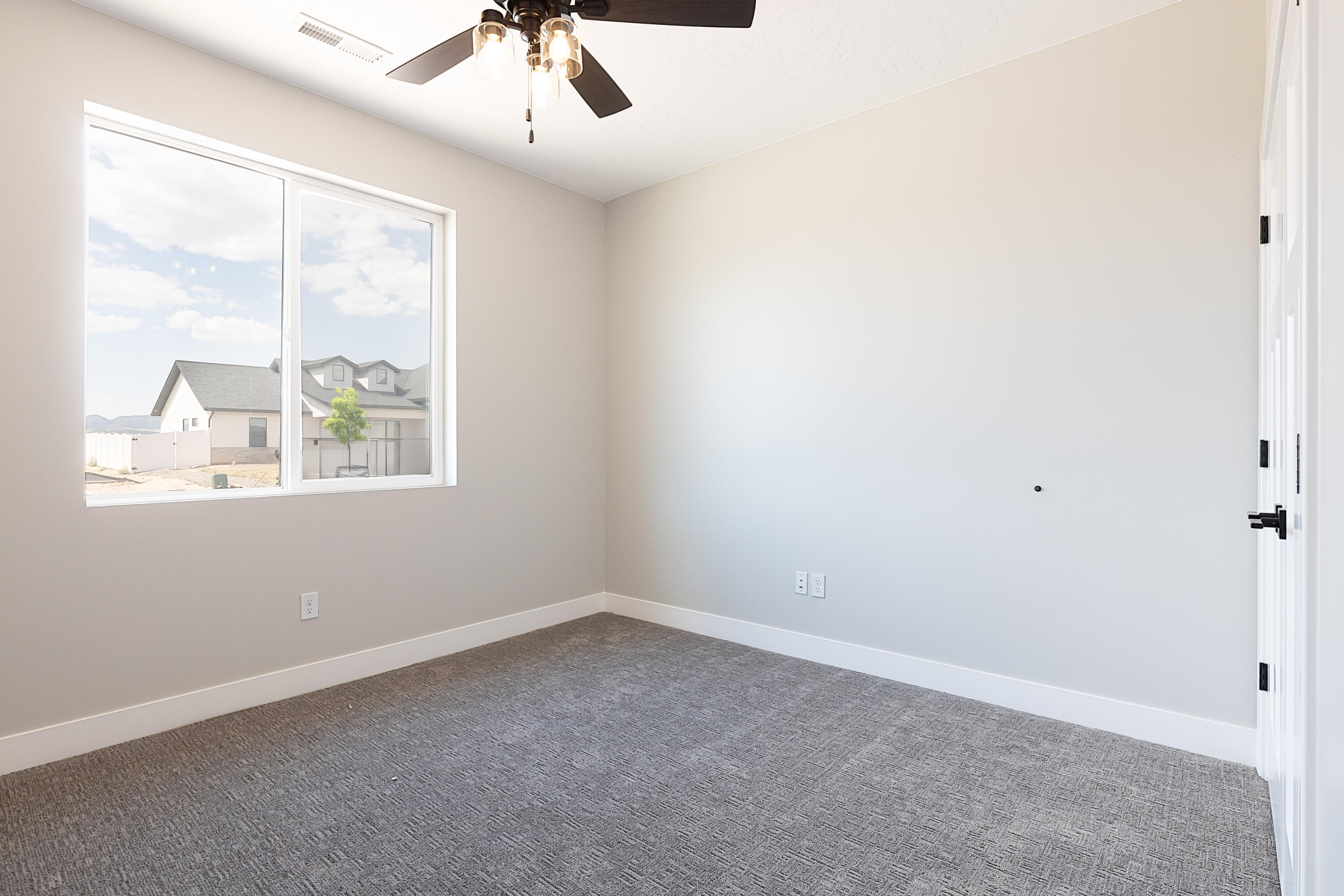 1126 N Yucca (3325 W) ST