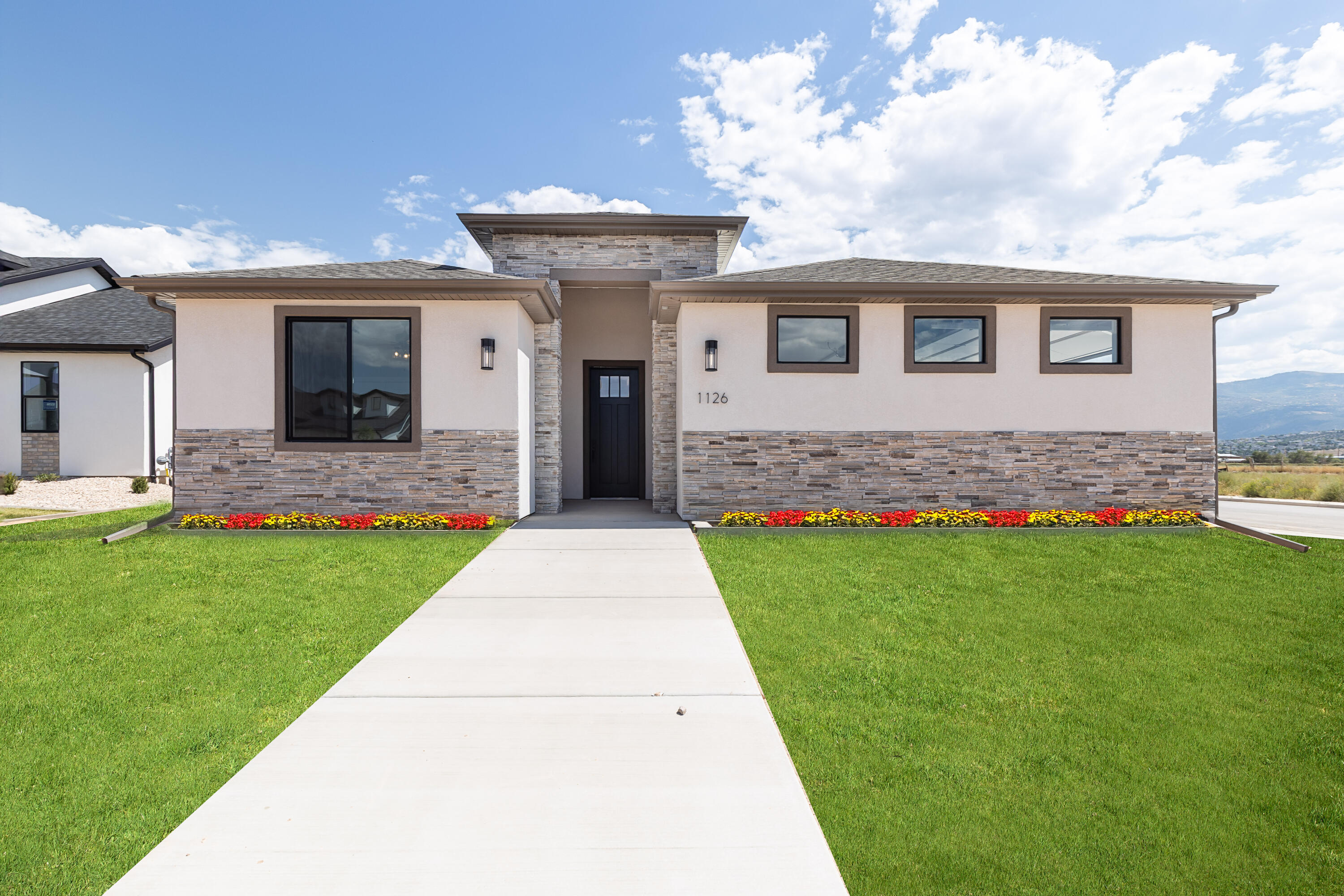 1126 N Yucca (3325 W) ST