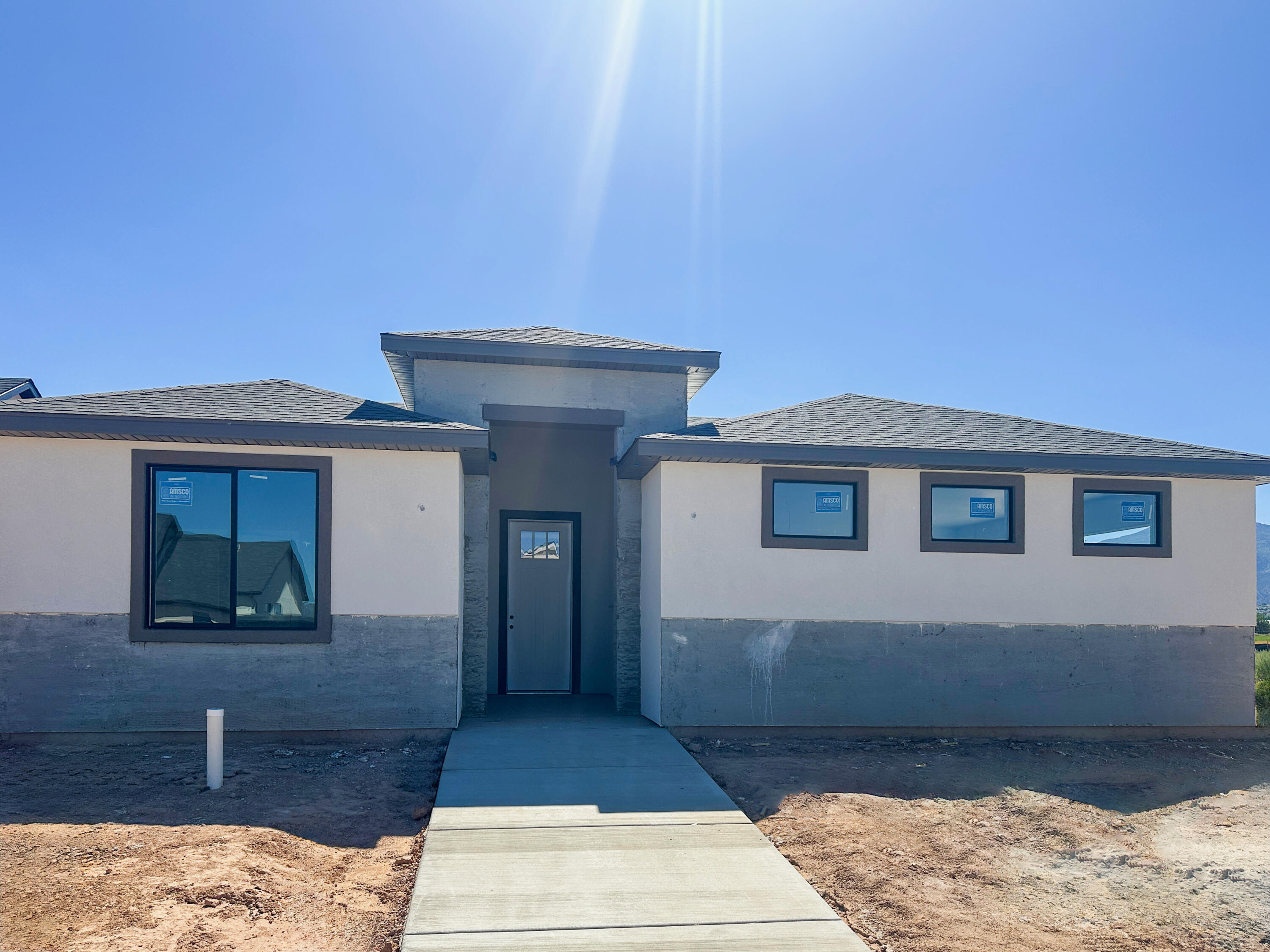 1126 N Yucca (3325 W) ST