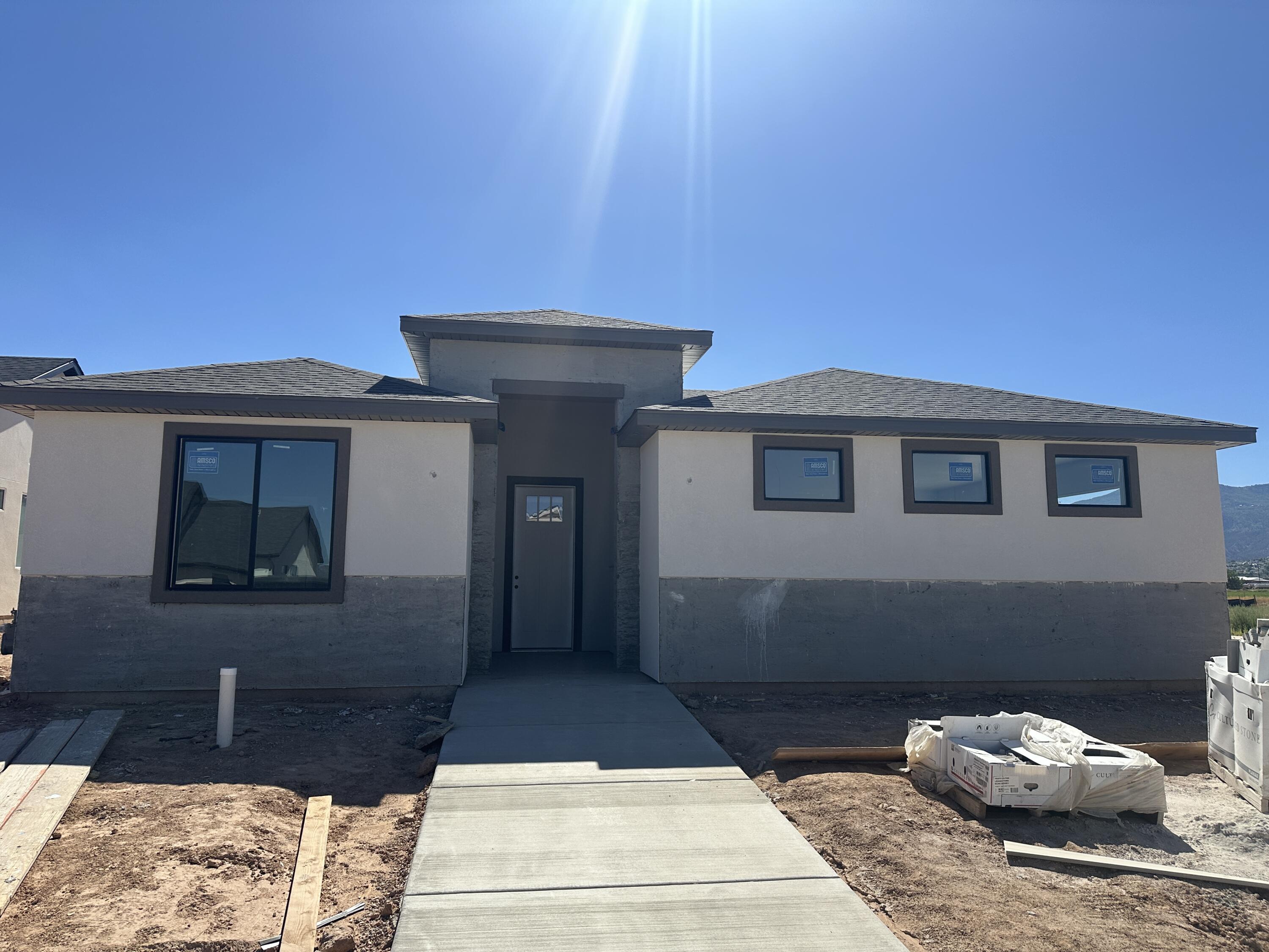 1126 N Yucca (3325 W) ST