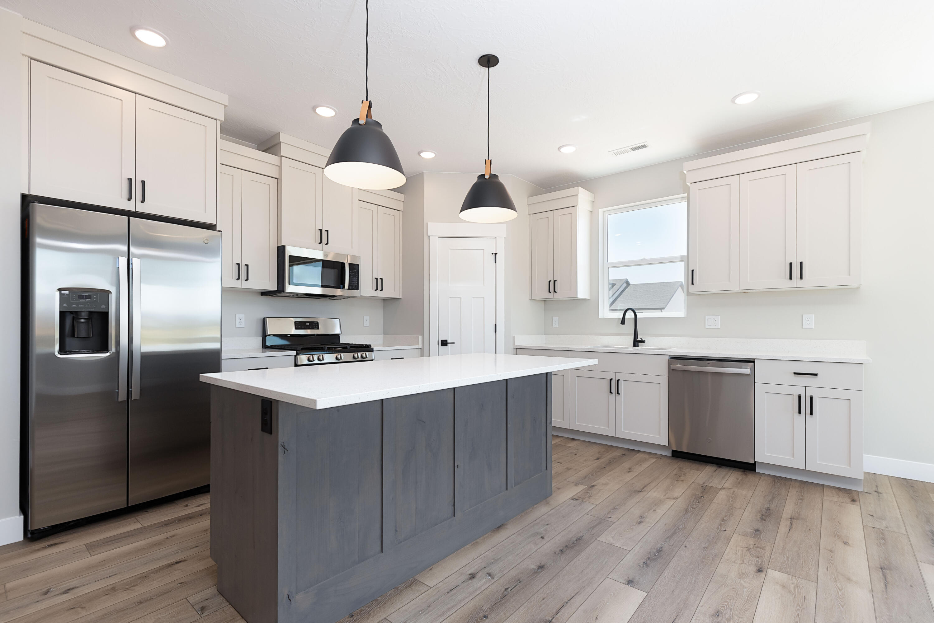 1148 N Yucca (3325 West)