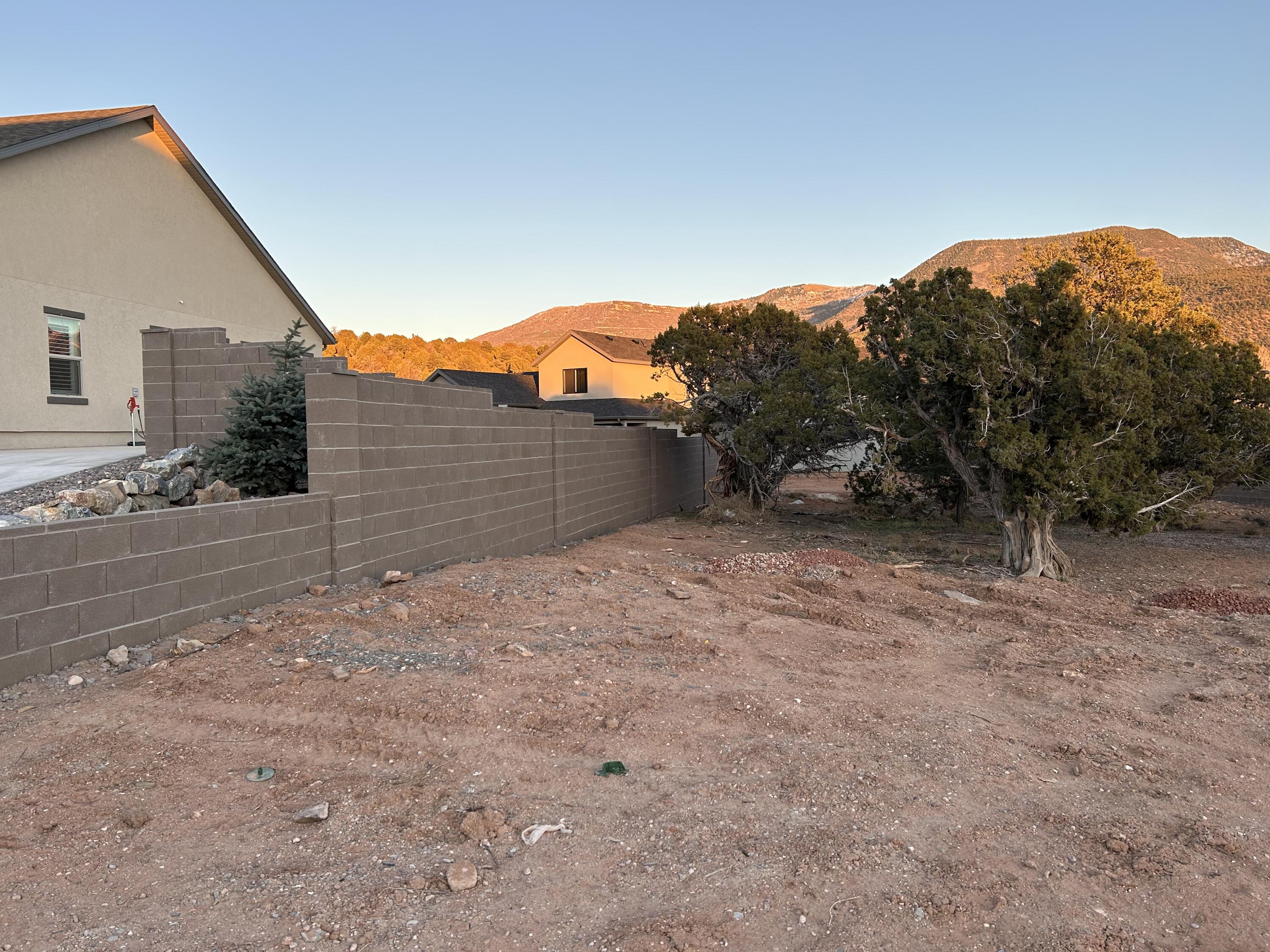 2889 W Rock Ridge RD