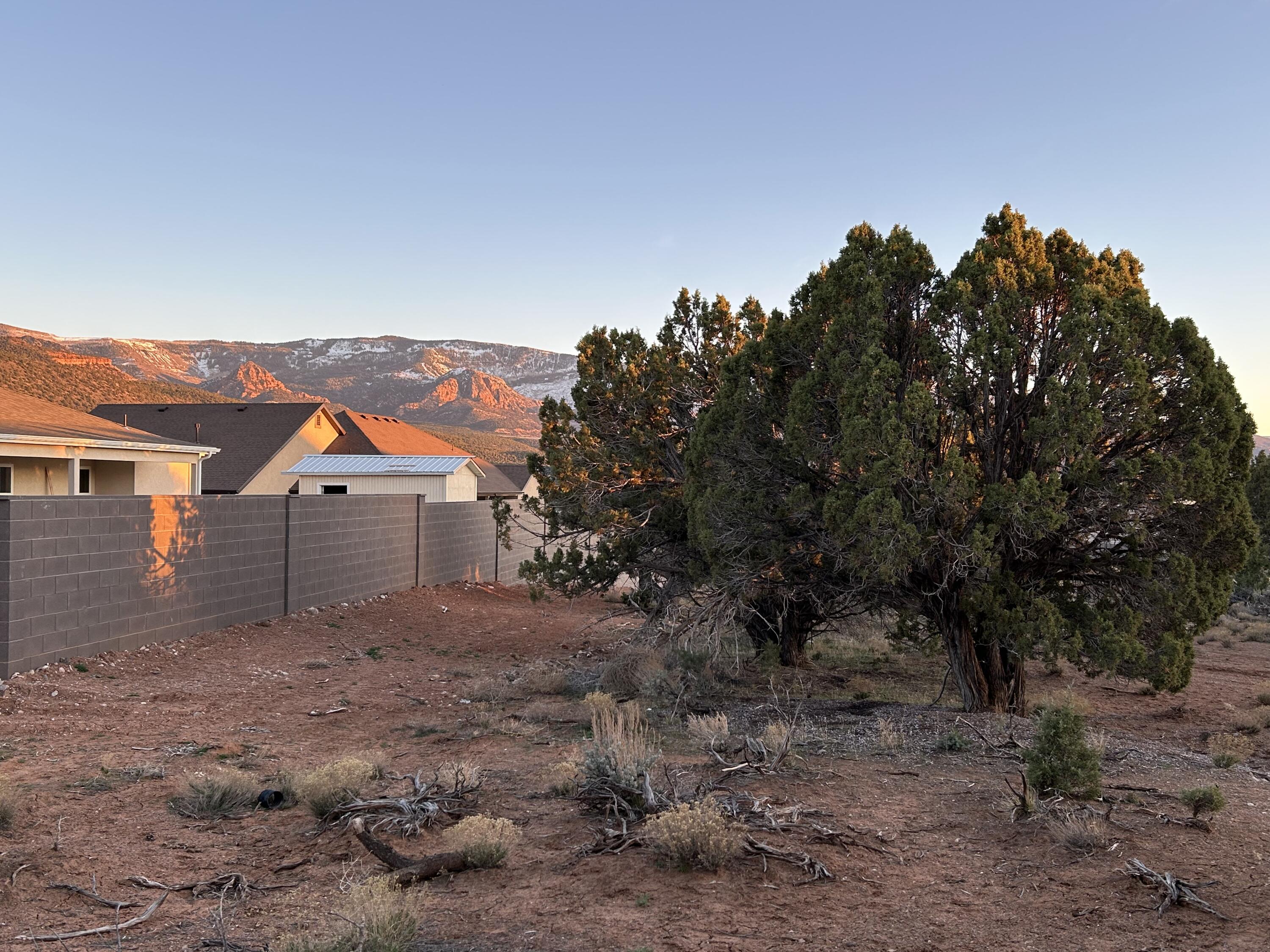 2889 W Rock Ridge RD