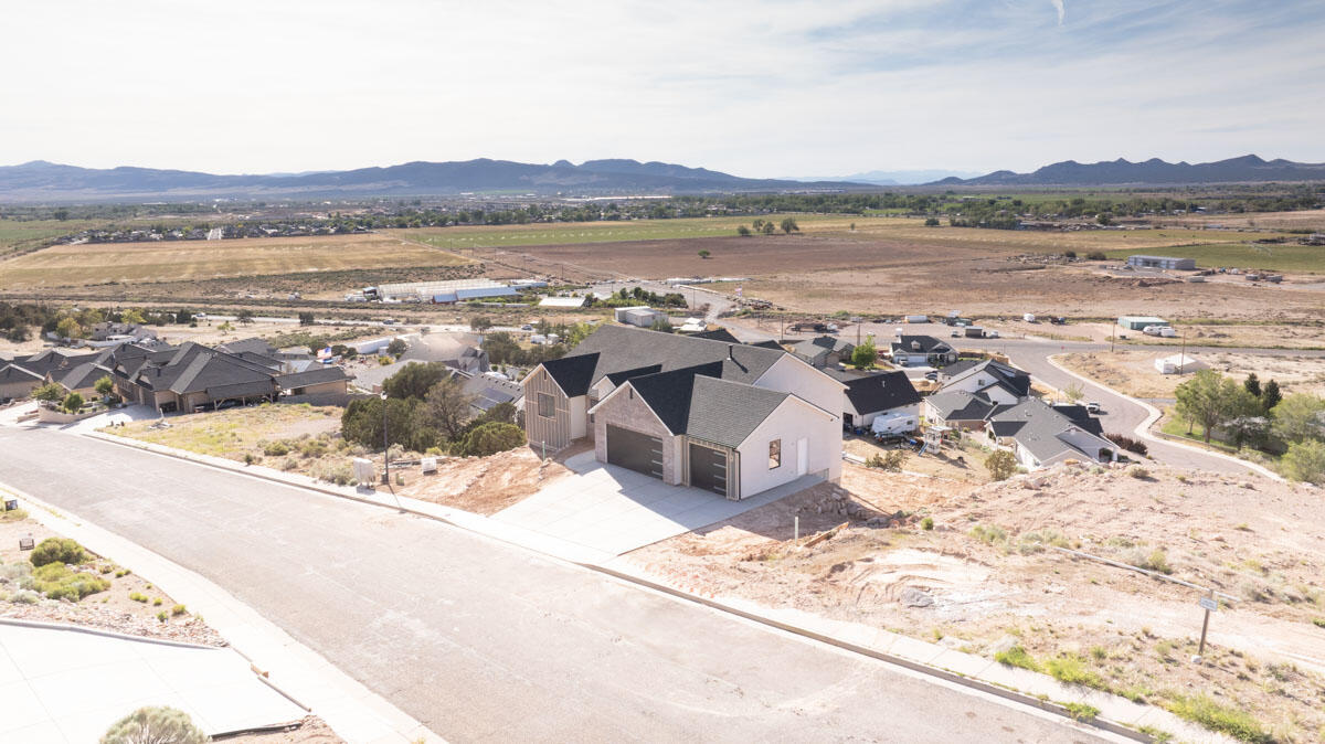 3256 W Kingsbury DR