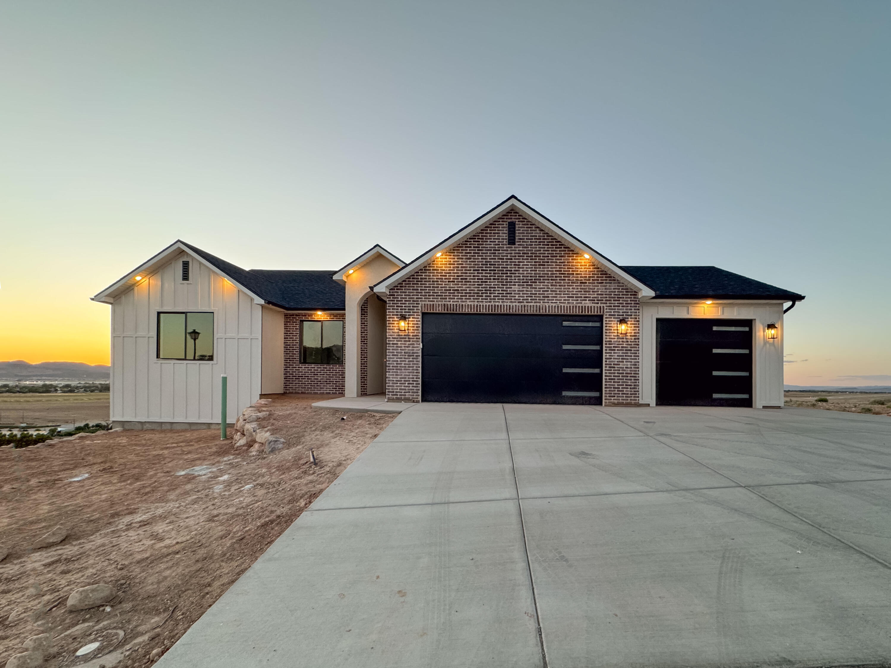 3256 W Kingsbury DR