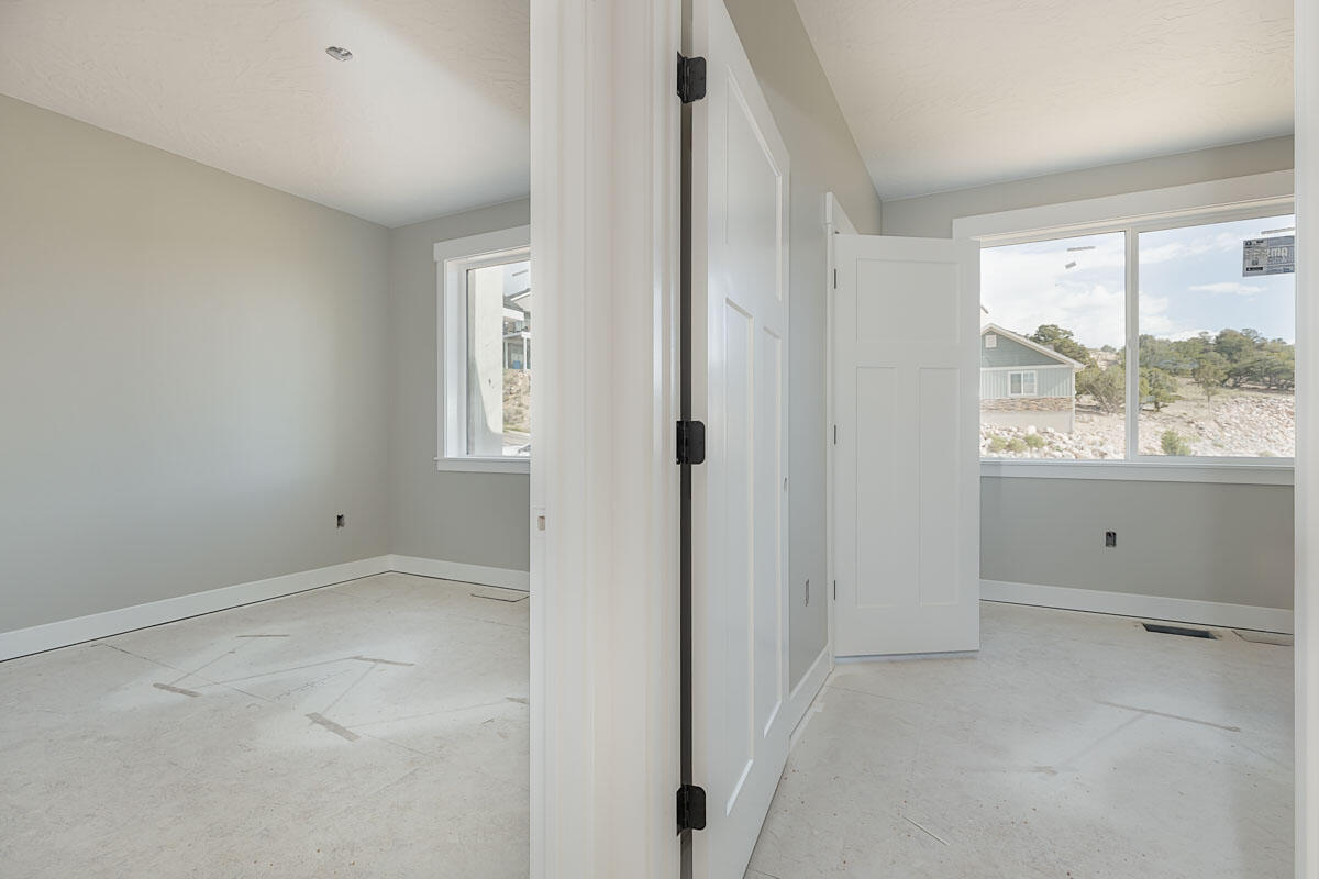 3256 W Kingsbury DR