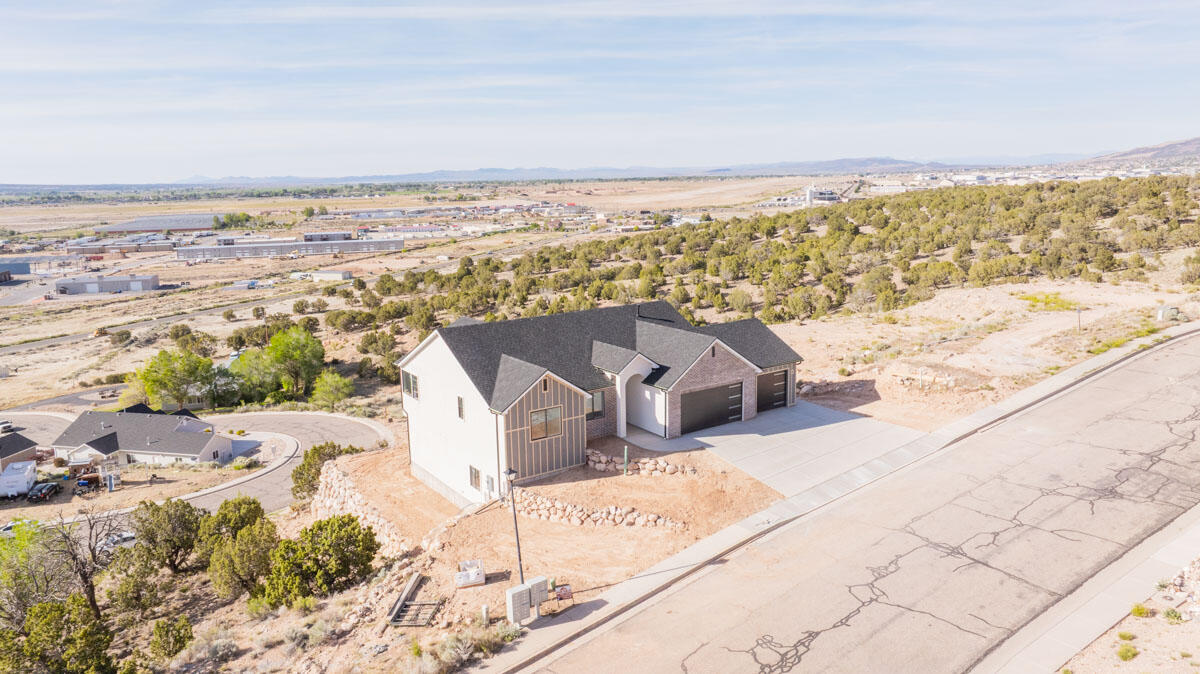 3256 W Kingsbury DR
