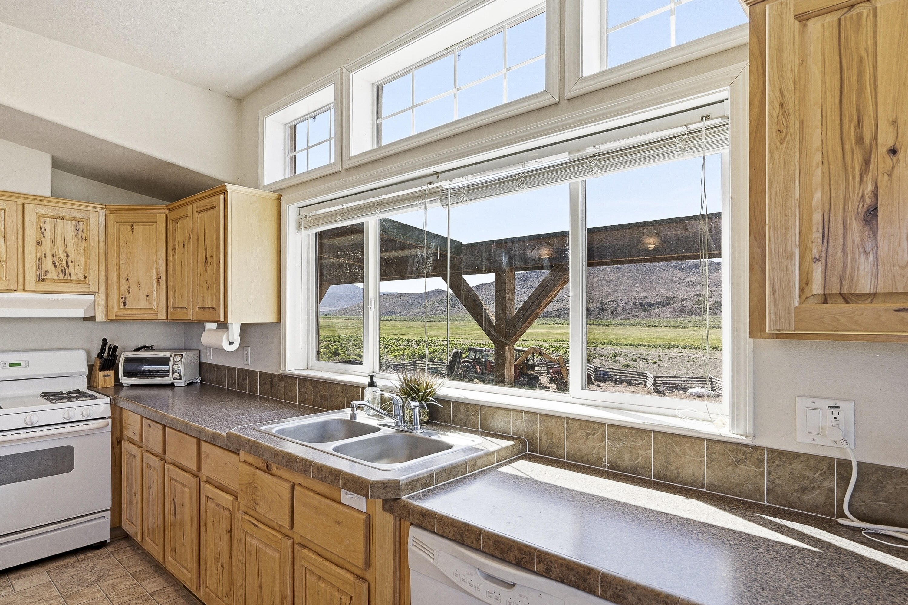1401 W Highway 62