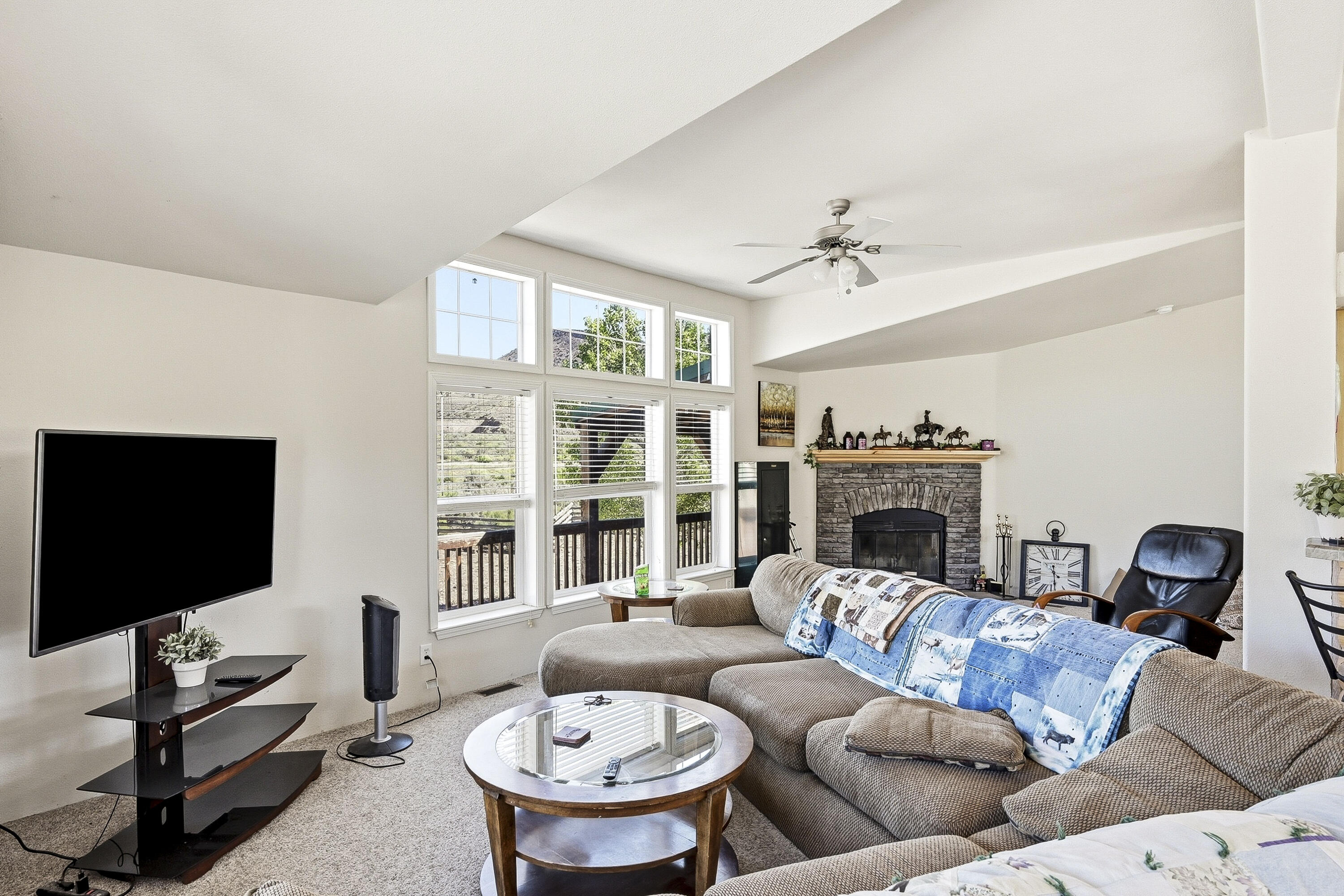 1401 W Highway 62