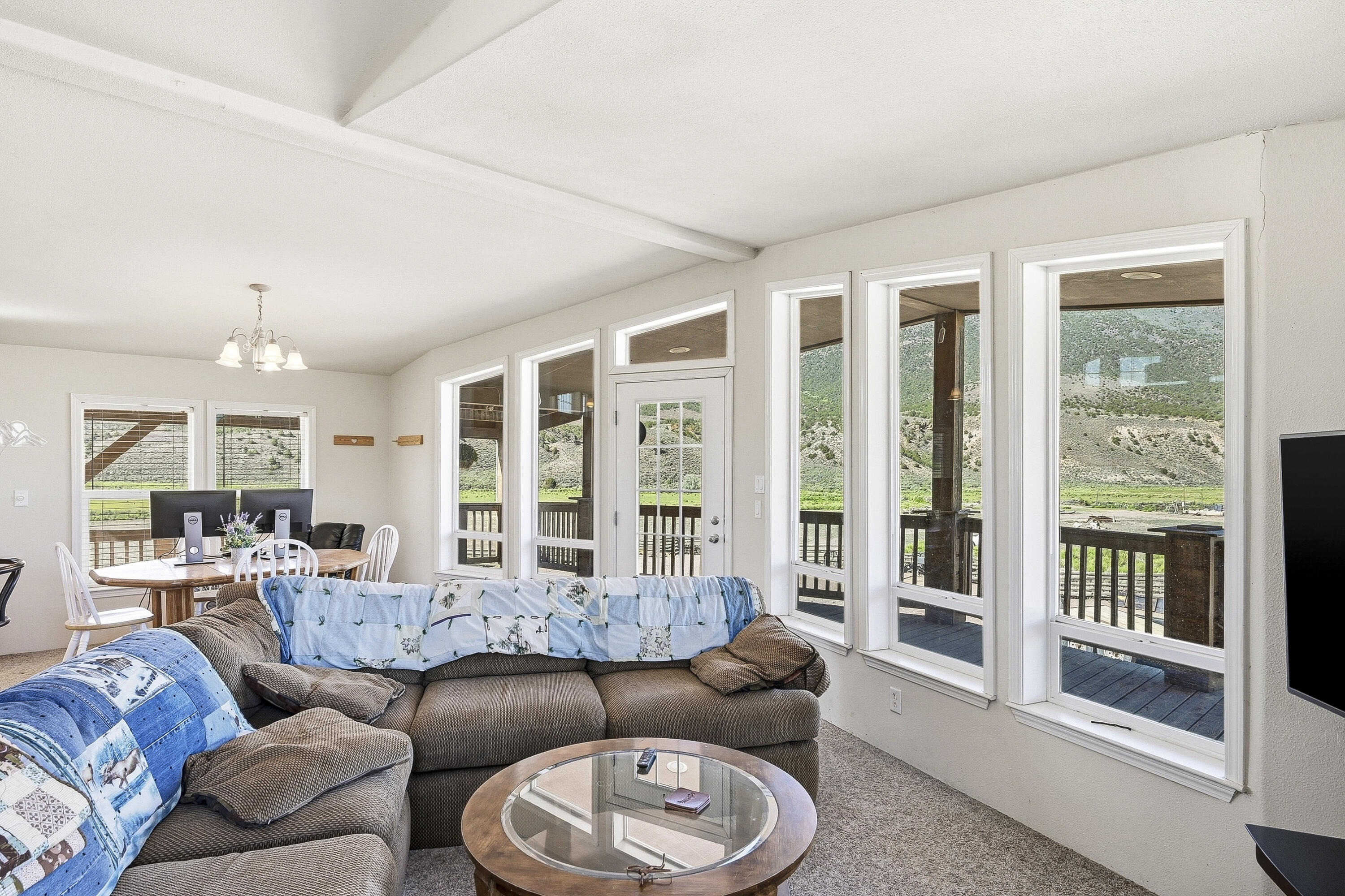 1401 W Highway 62