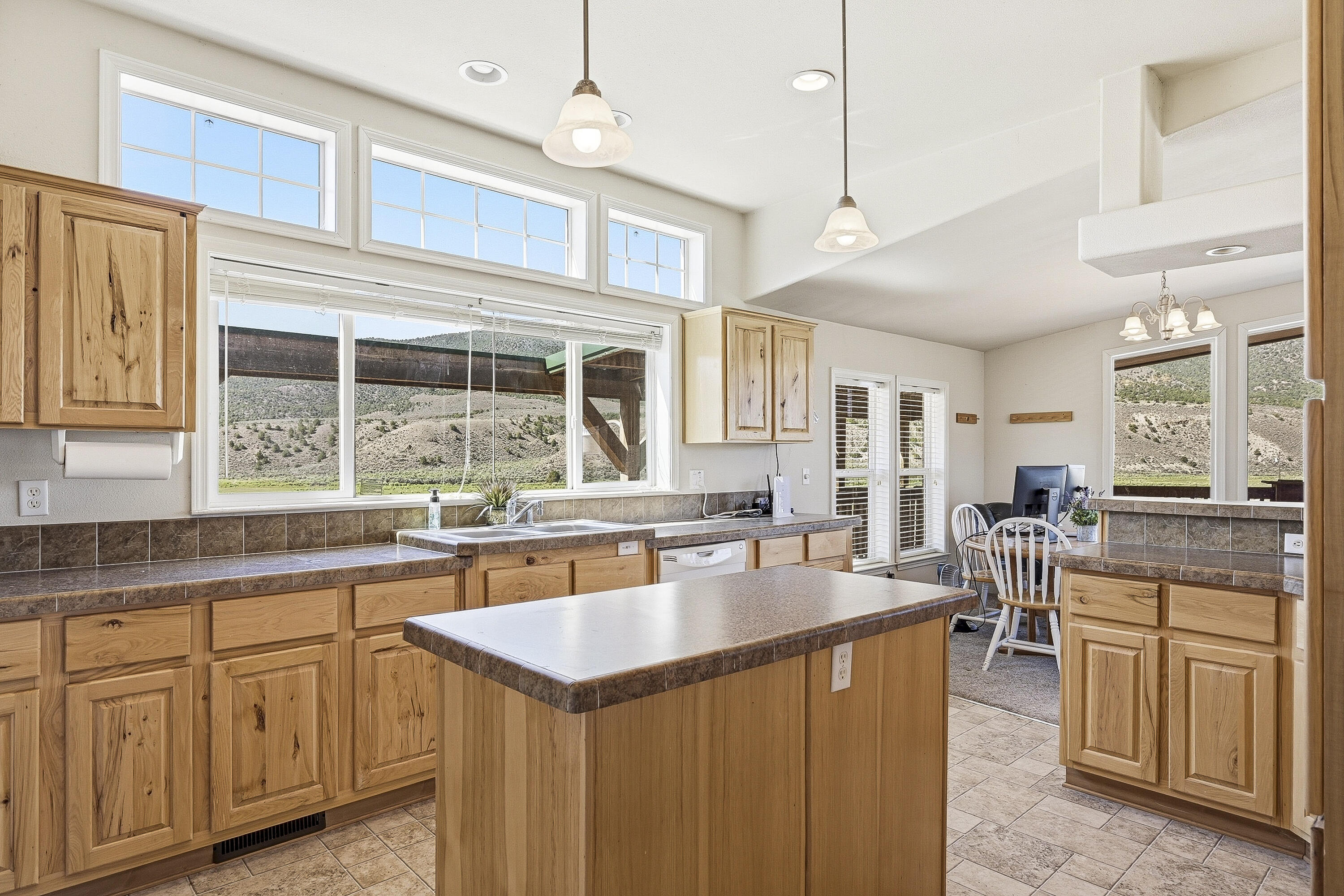 1401 W Highway 62