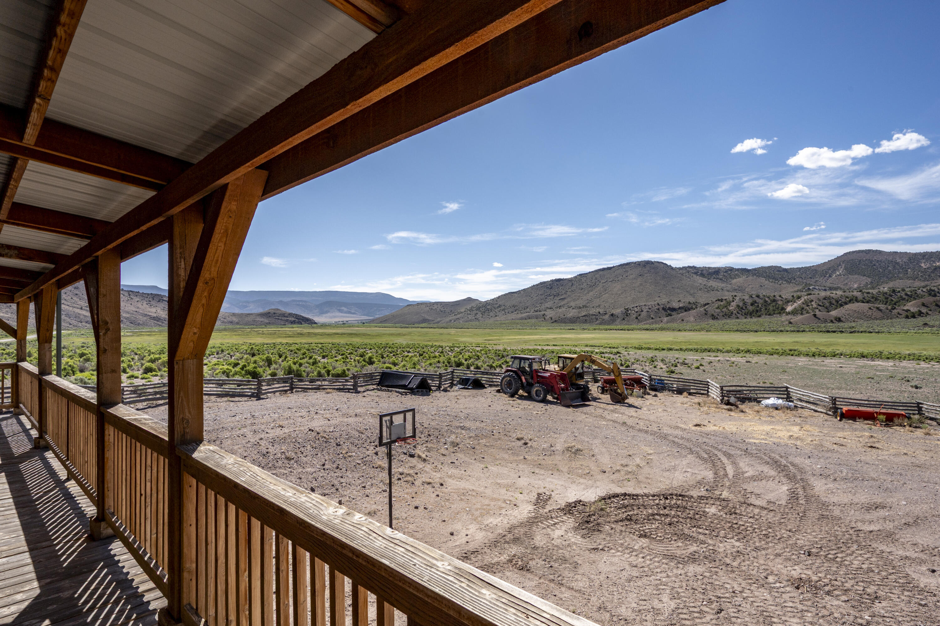 1401 W Highway 62