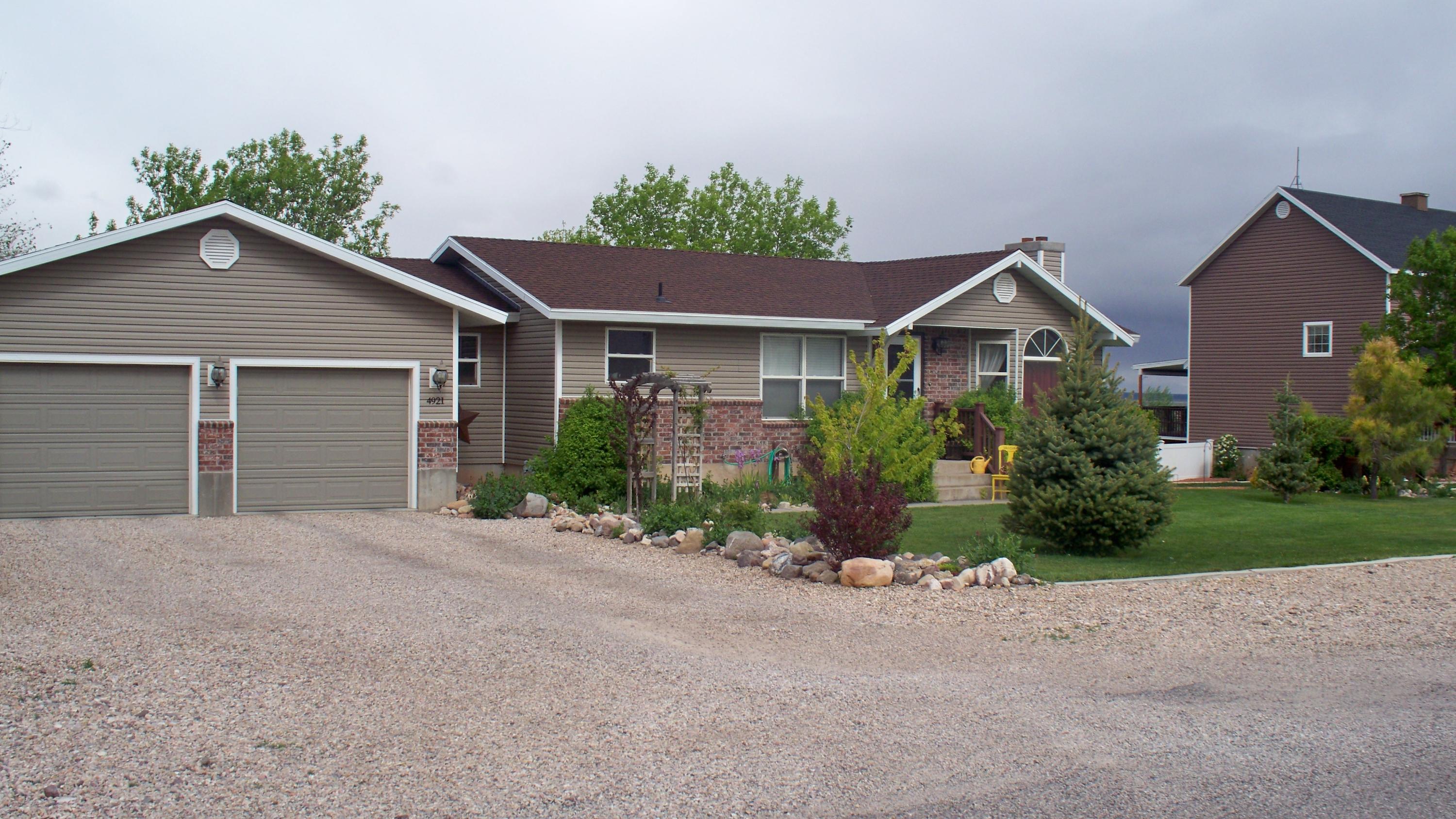 4921 N MULE TRAIN DR