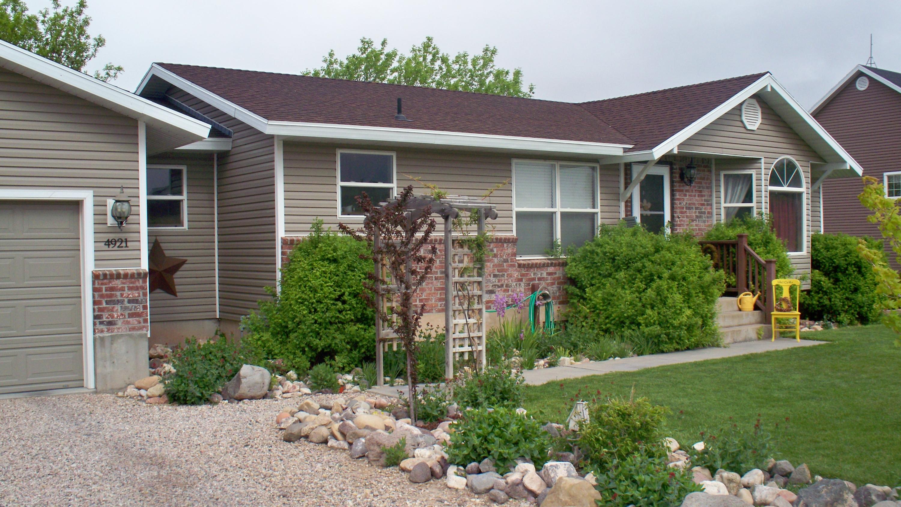 4921 N MULE TRAIN DR