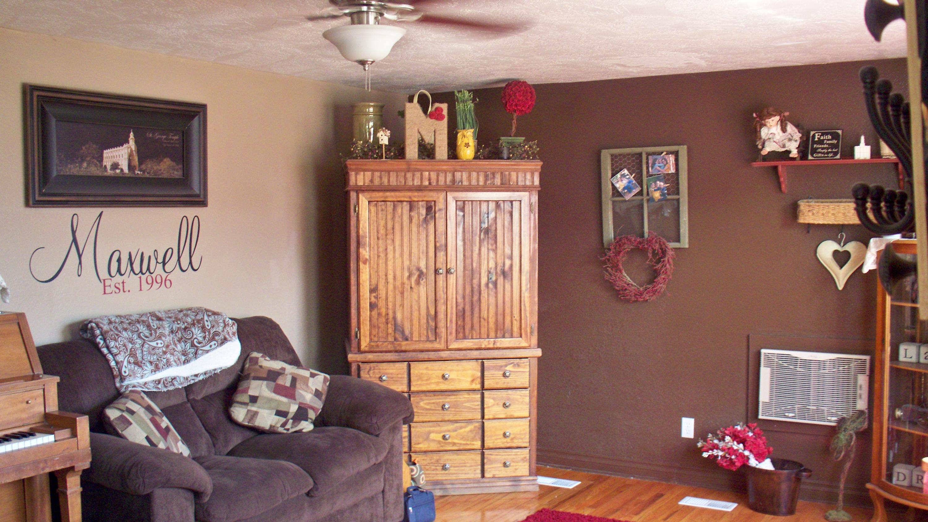 4921 N MULE TRAIN DR