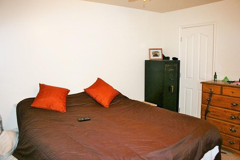 1736 W CLARK Parkway N