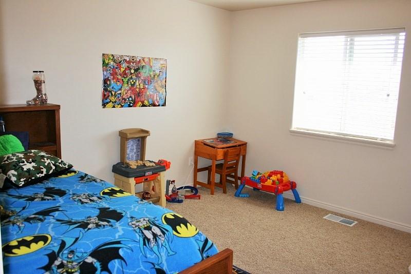 1736 W CLARK Parkway N