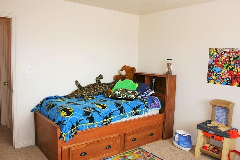 1736 W CLARK Parkway N