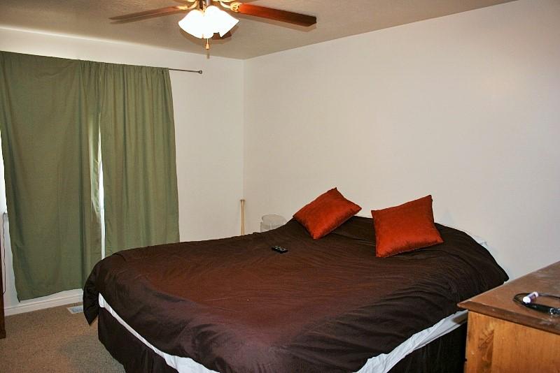 1736 W CLARK Parkway N