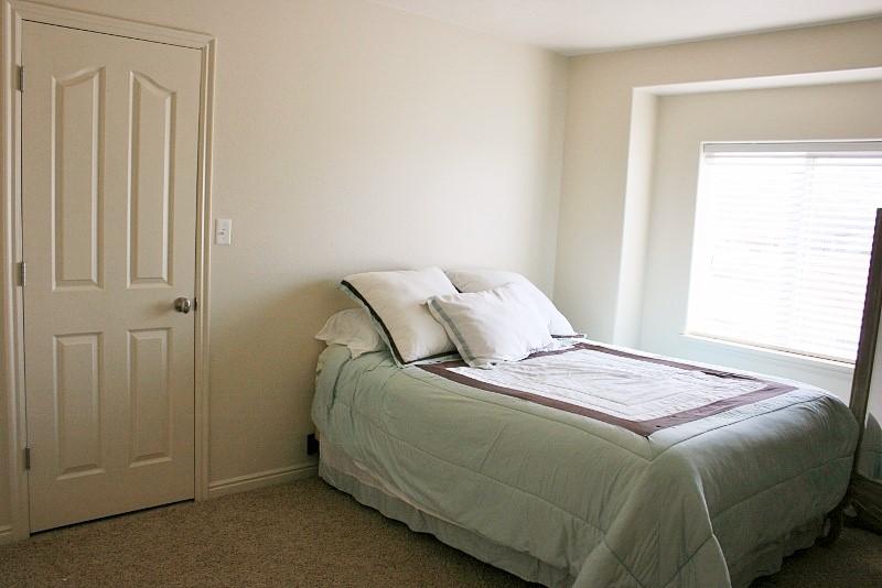 1736 W CLARK Parkway N