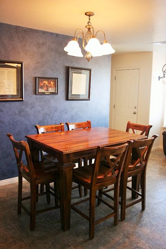 1736 W CLARK Parkway N