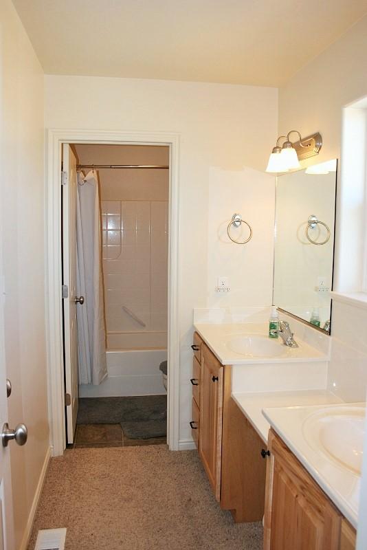 1736 W CLARK Parkway N