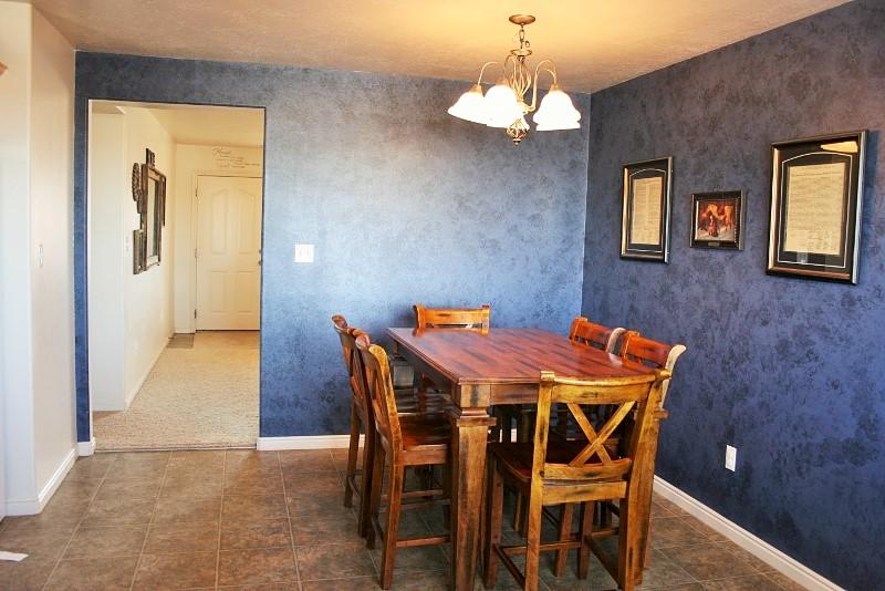 1736 W CLARK Parkway N