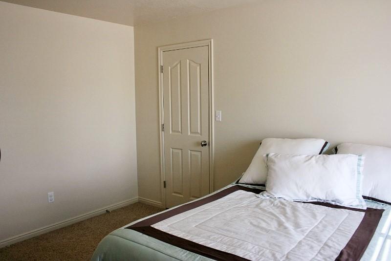 1736 W CLARK Parkway N