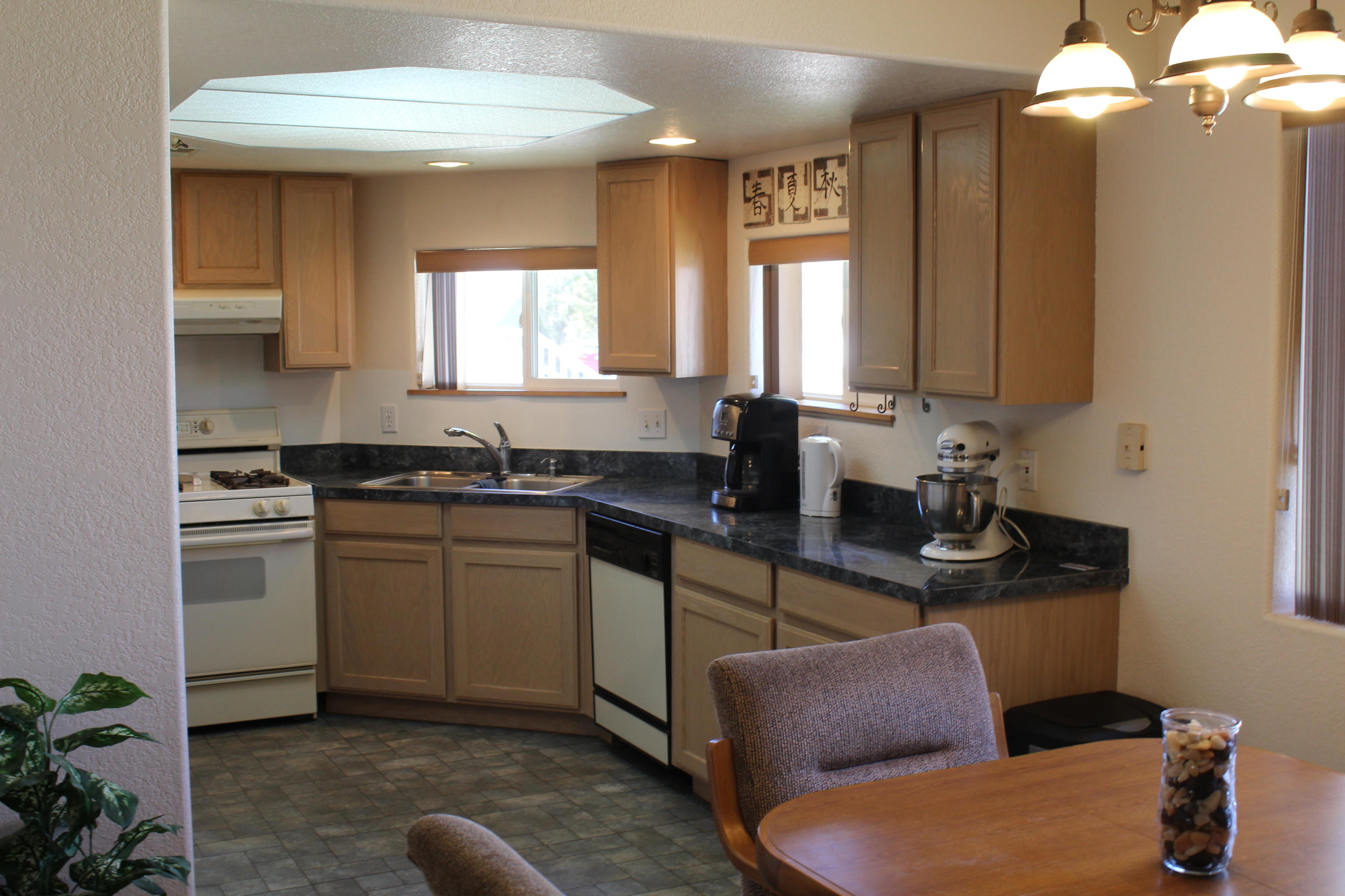 405 W BRISTLECONE DR