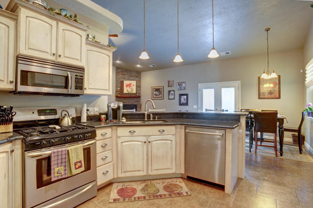 359 S Glen Canyon DR