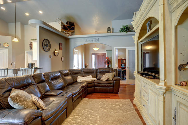 359 S Glen Canyon DR