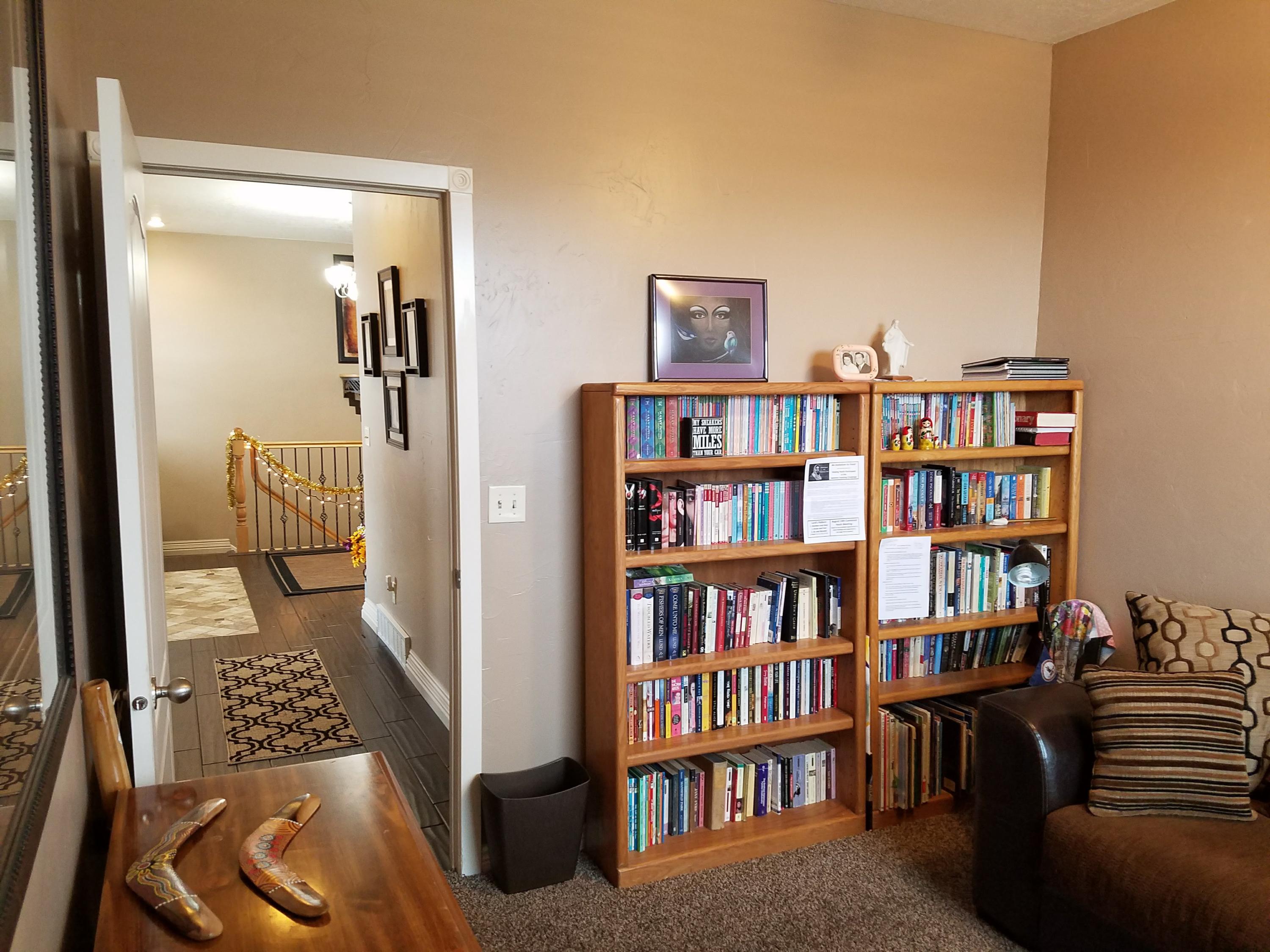 908 E Nichols Canyon