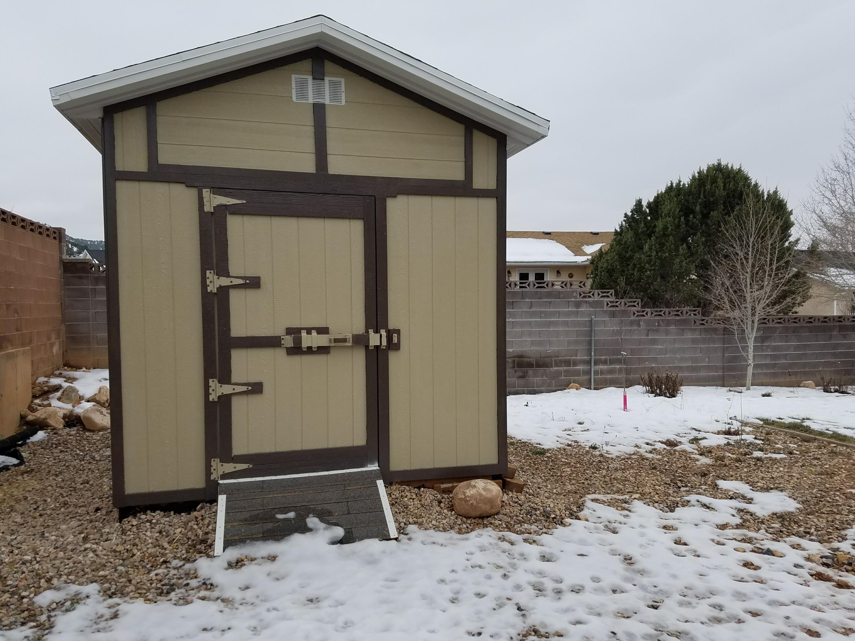 908 E Nichols Canyon