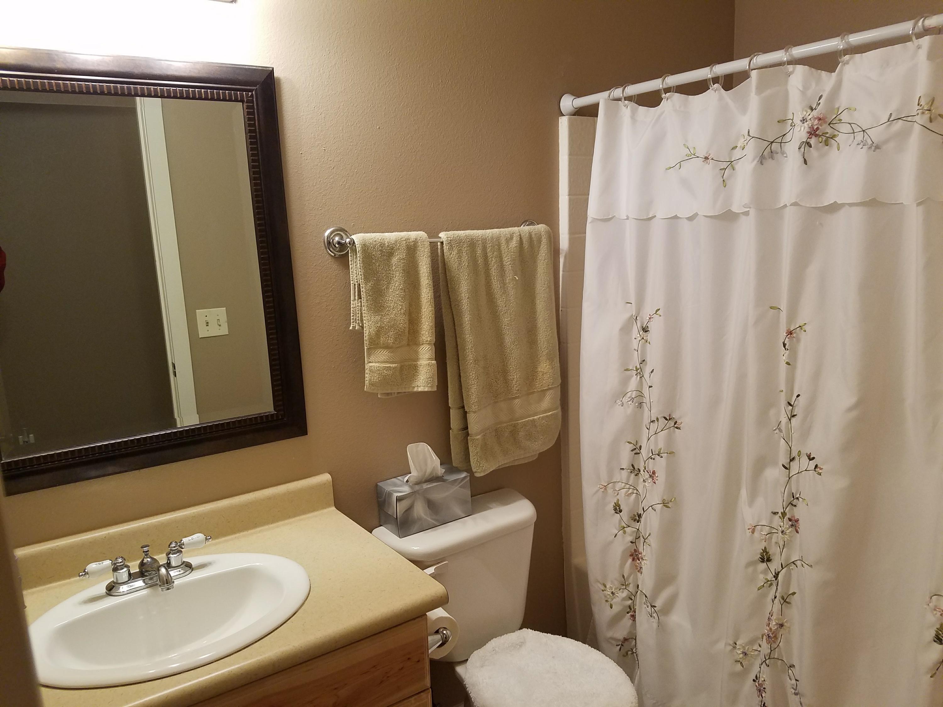 908 E Nichols Canyon