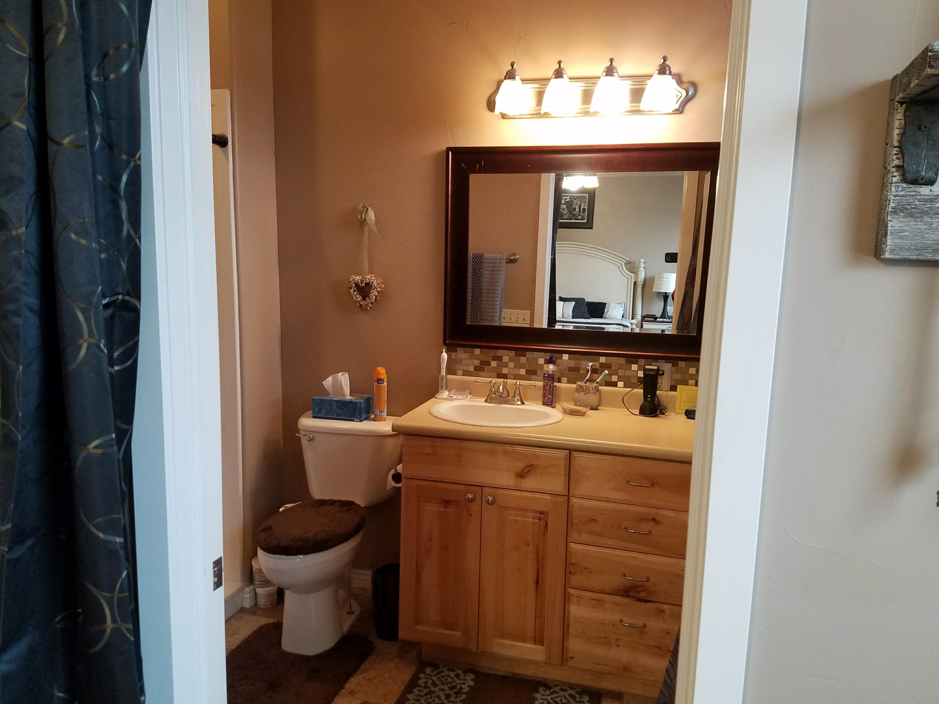 908 E Nichols Canyon