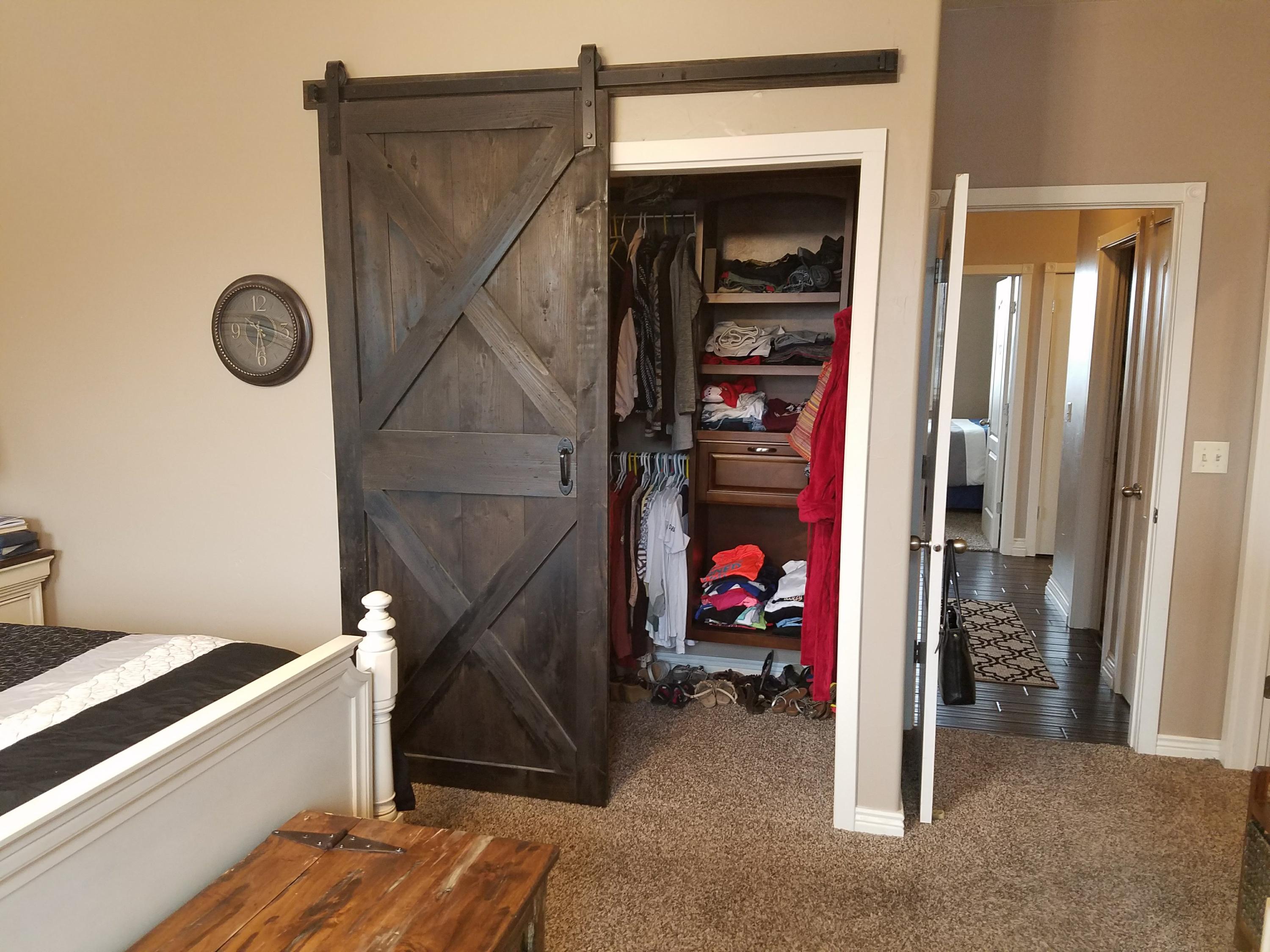 908 E Nichols Canyon